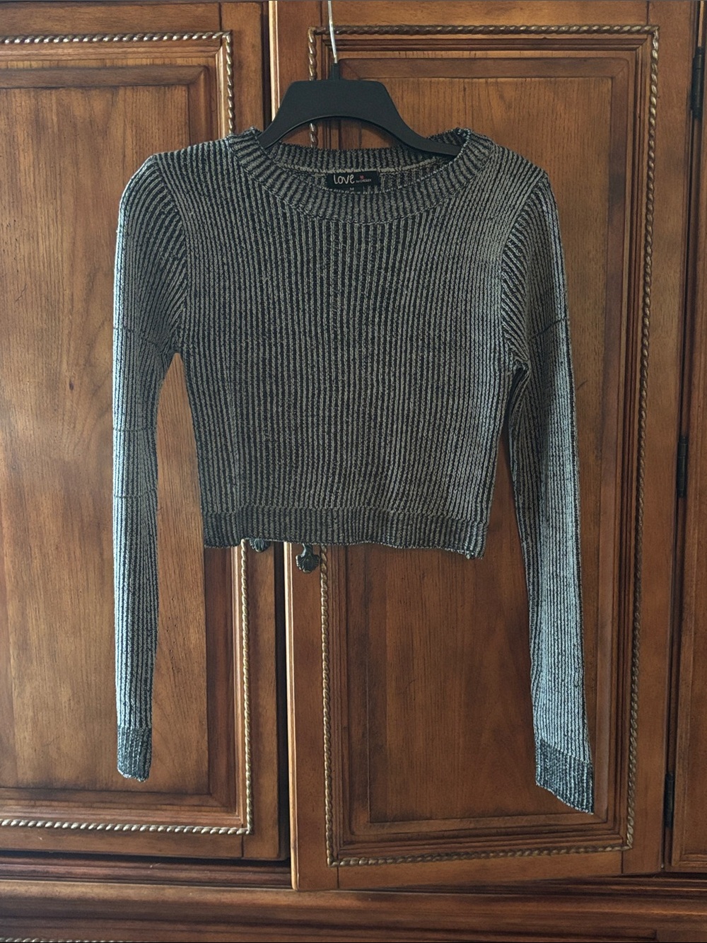 LOVE Culture Women's Ribbed Long-Sleeve Crop Top - Gray